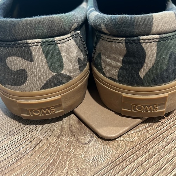 Boys/men’s Tom’s slip one size 7.5 - Picture 3 of 5